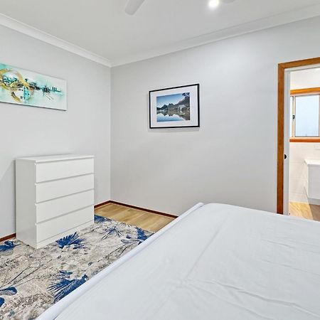 4-Bed Beach House With Garden & Alfresco Dining Tomakin 外观 照片